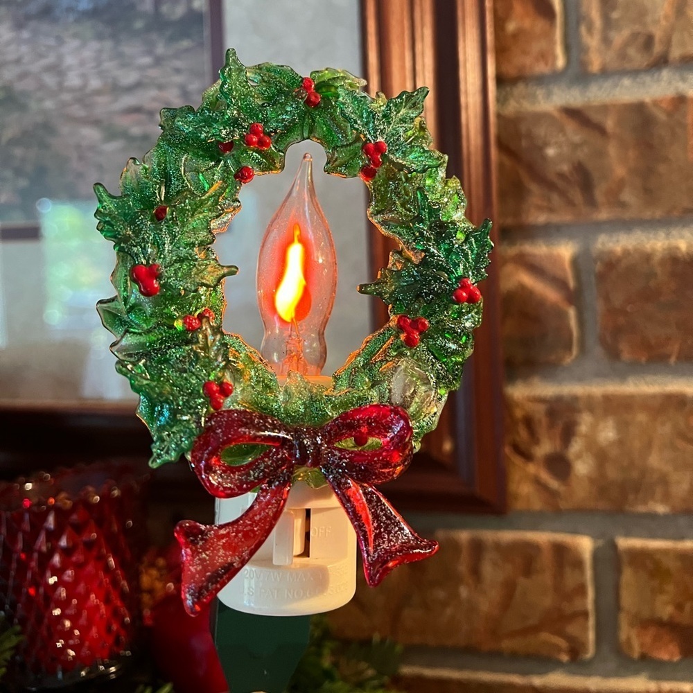 ❤️Christmas Holly Berries Sparkle Wreath Flickering Candlelight Nightlight‼️